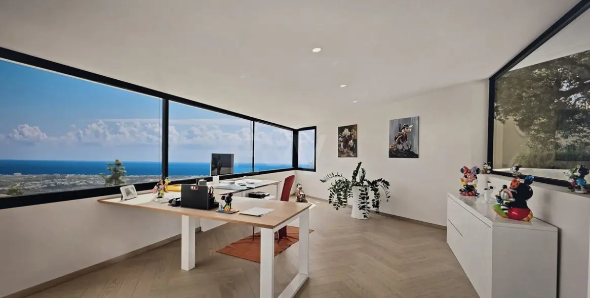 Venta de villa independiente en Altos de los Monteros 11