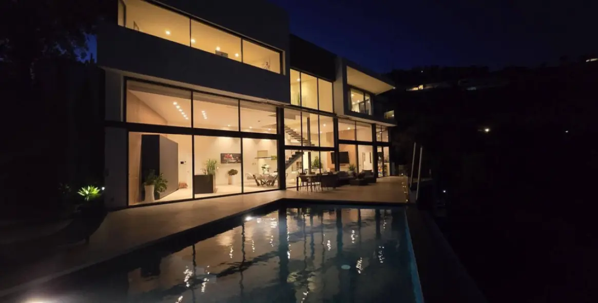 Venta de villa independiente en Altos de los Monteros 16