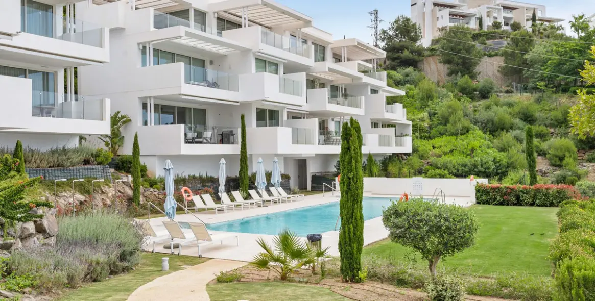 Short-term rent of middle floor apartment in Ojén 3