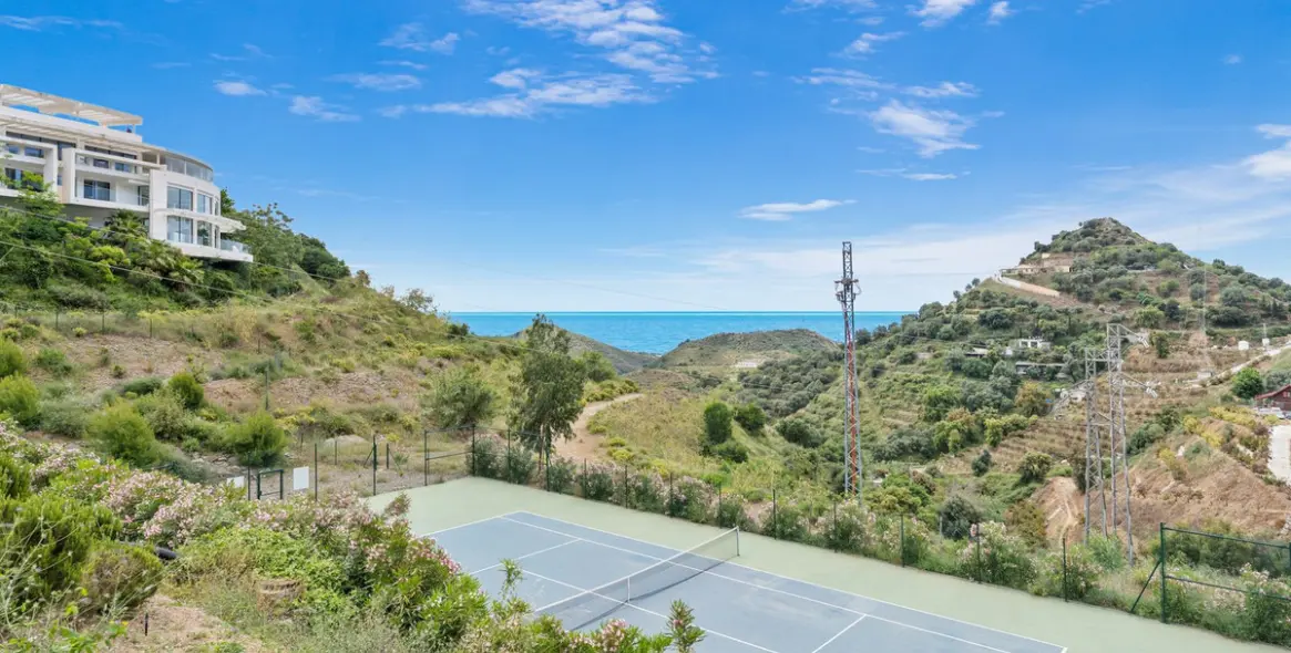 Short-term rent of middle floor apartment in Ojén 7