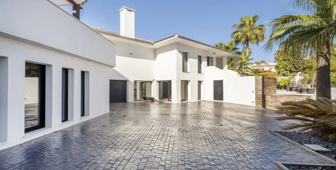 Long-term rent of detached villa in Nueva Andalucía 2