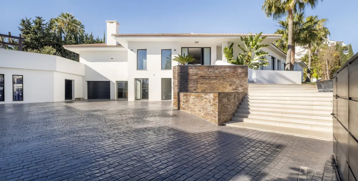 Long-term rent of detached villa in Nueva Andalucía 3