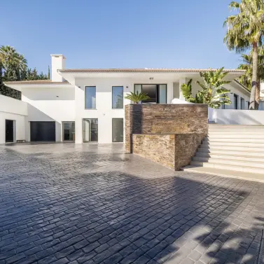 Long-term rent of detached villa in Nueva Andalucía