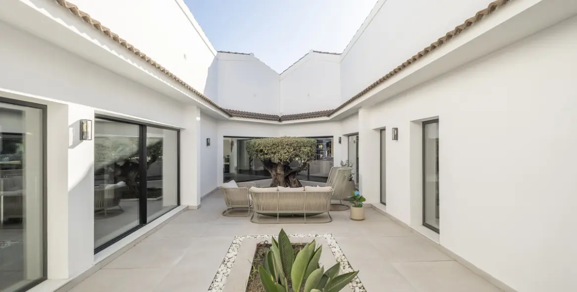 Long-term rent of detached villa in Nueva Andalucía 5