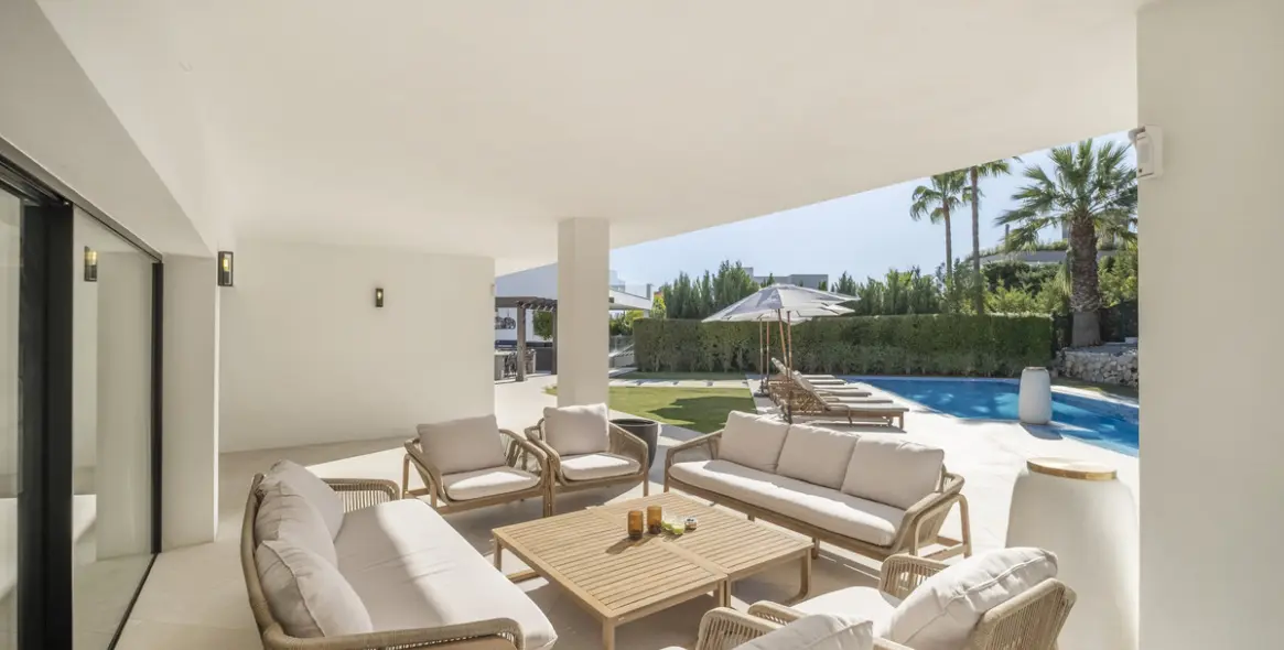 Long-term rent of detached villa in Nueva Andalucía 33