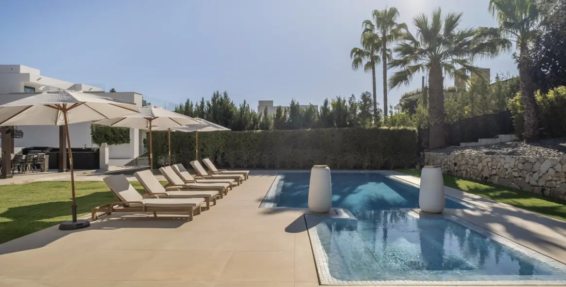 Long-term rent of detached villa in Nueva Andalucía 35