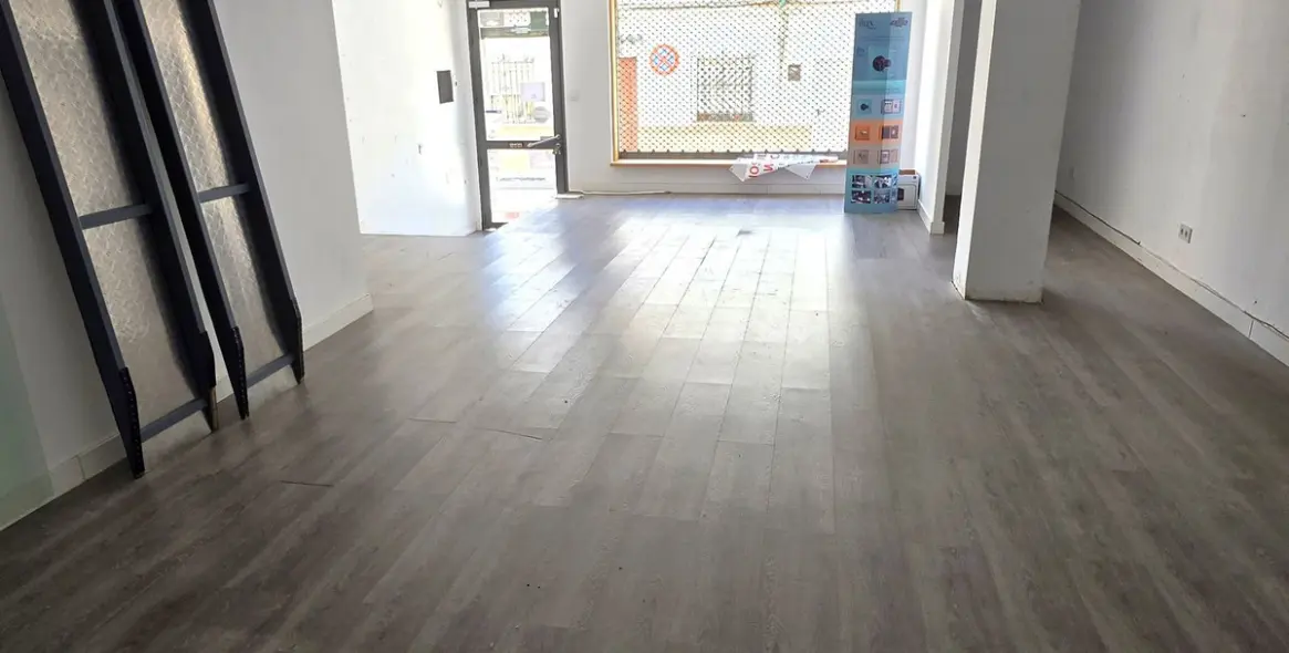 Alquiler a largo plazo de local comercial en San Pedro de Alcántara 6