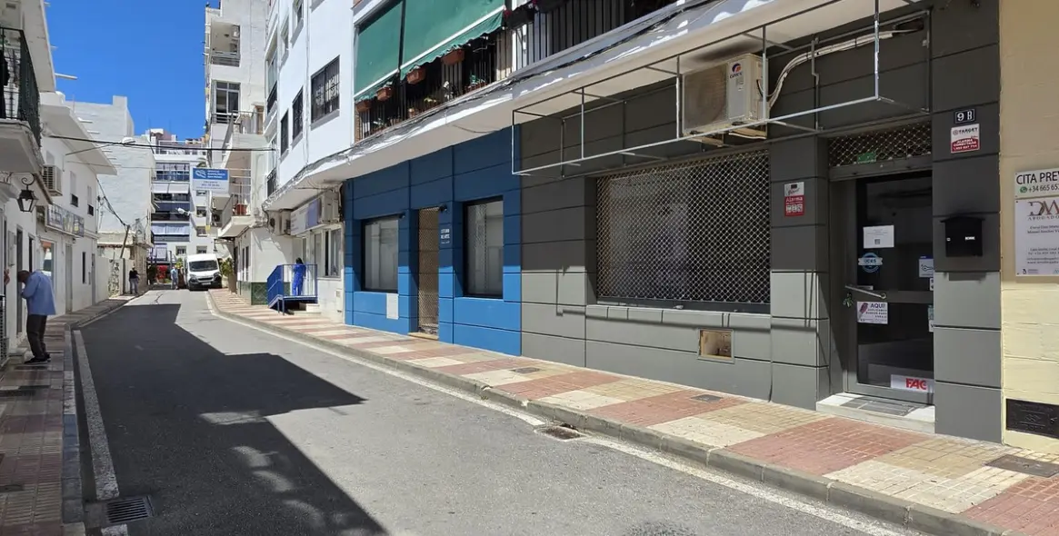 Alquiler a largo plazo de local comercial en San Pedro de Alcántara 9