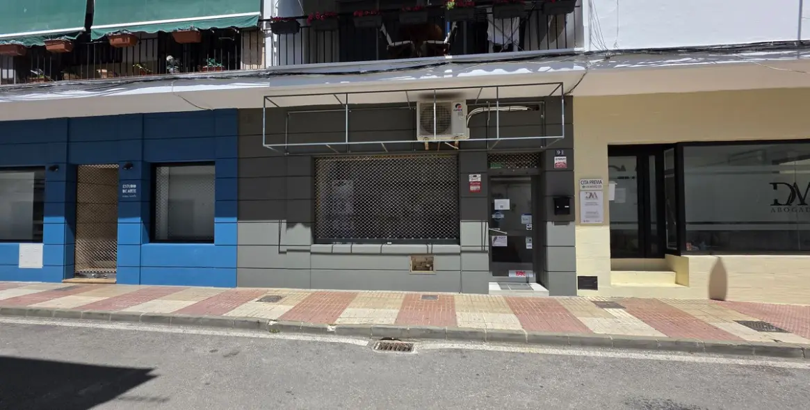Alquiler a largo plazo de local comercial en San Pedro de Alcántara 10