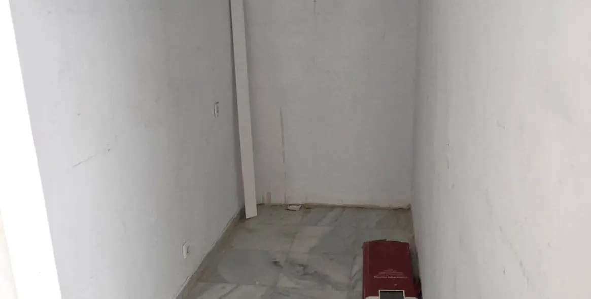 Alquiler a largo plazo de local comercial en San Pedro de Alcántara 13