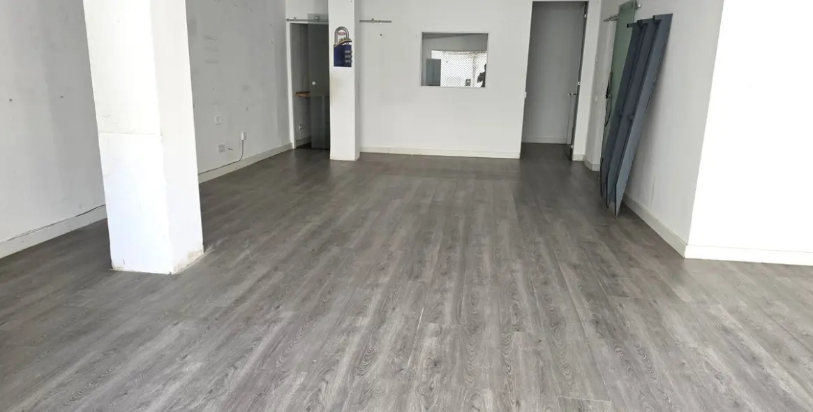 Alquiler a largo plazo de local comercial en San Pedro de Alcántara 17