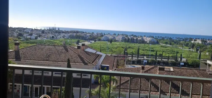 Долгосрочная аренда апартаментов на среднем этаже в San Pedro de Alcántara 0