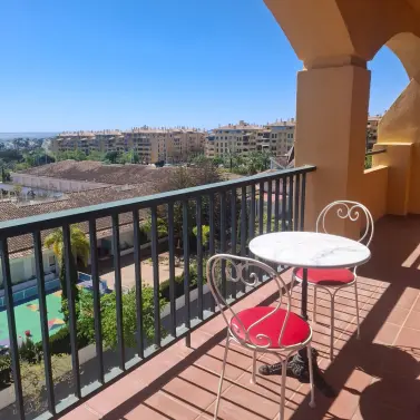 Долгосрочная аренда апартаментов на среднем этаже в San Pedro de Alcántara
