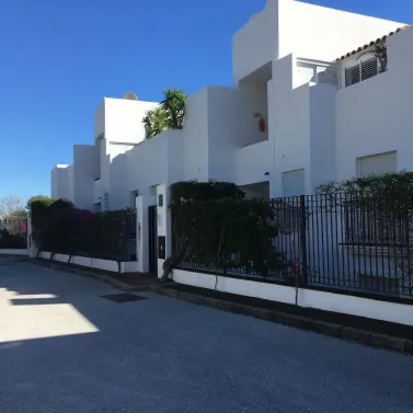 Long-term rent of middle floor apartment in La Mairena