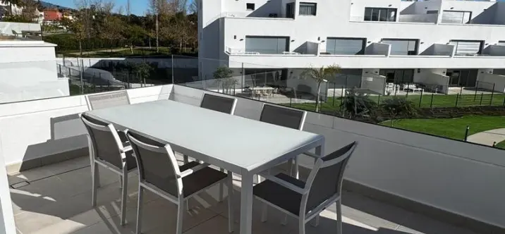 Long-term rent of middle floor apartment in Bel Air 3