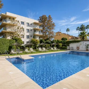 Venta de apartamento en planta media en The Golden Mile