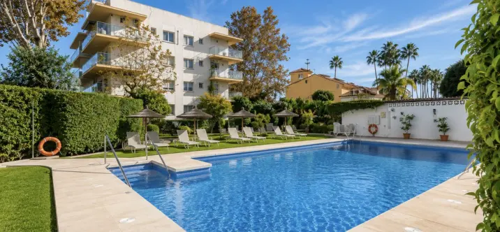 Venta de apartamento en planta media en The Golden Mile 0