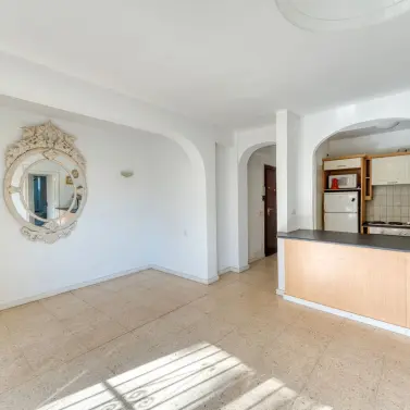 Venta de apartamento en planta media en The Golden Mile