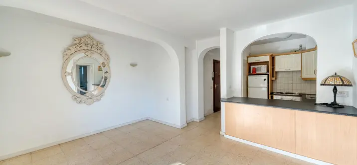 Venta de apartamento en planta media en The Golden Mile 2