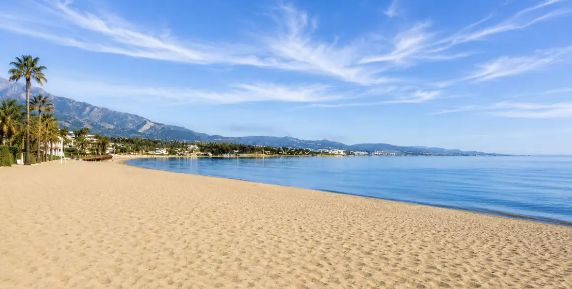 Venta de apartamento en planta media en The Golden Mile 5