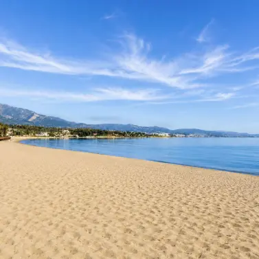 Venta de apartamento en planta media en The Golden Mile