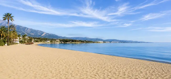 Venta de apartamento en planta media en The Golden Mile 4