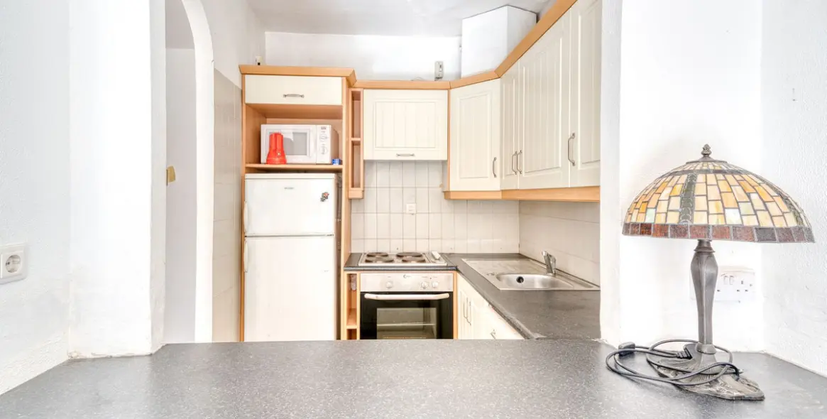 Venta de apartamento en planta media en The Golden Mile 13