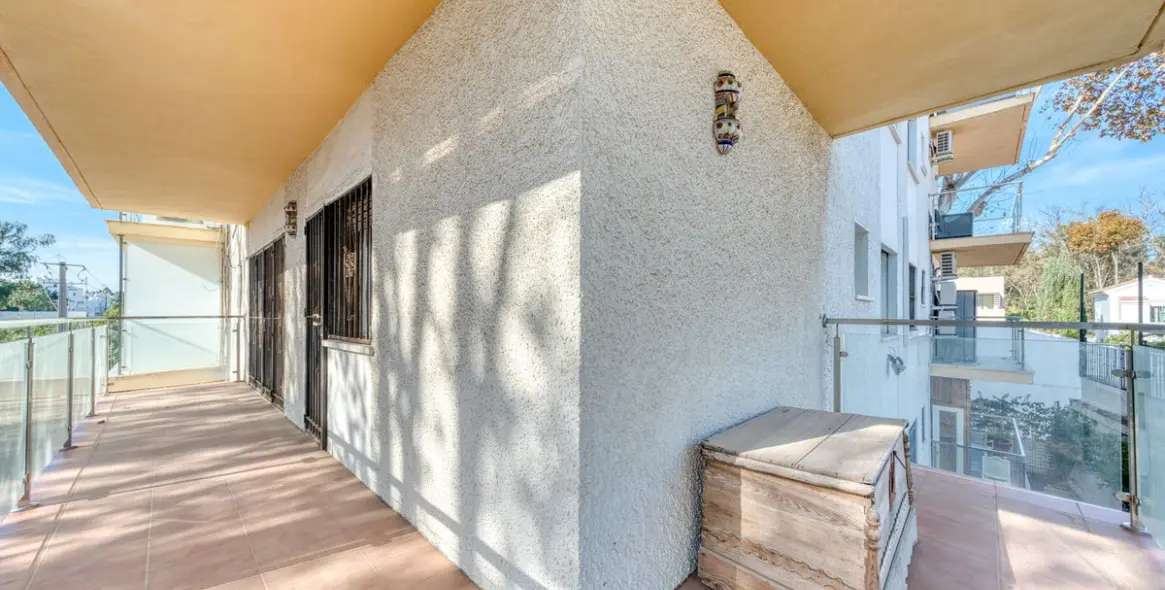 Venta de apartamento en planta media en The Golden Mile 18