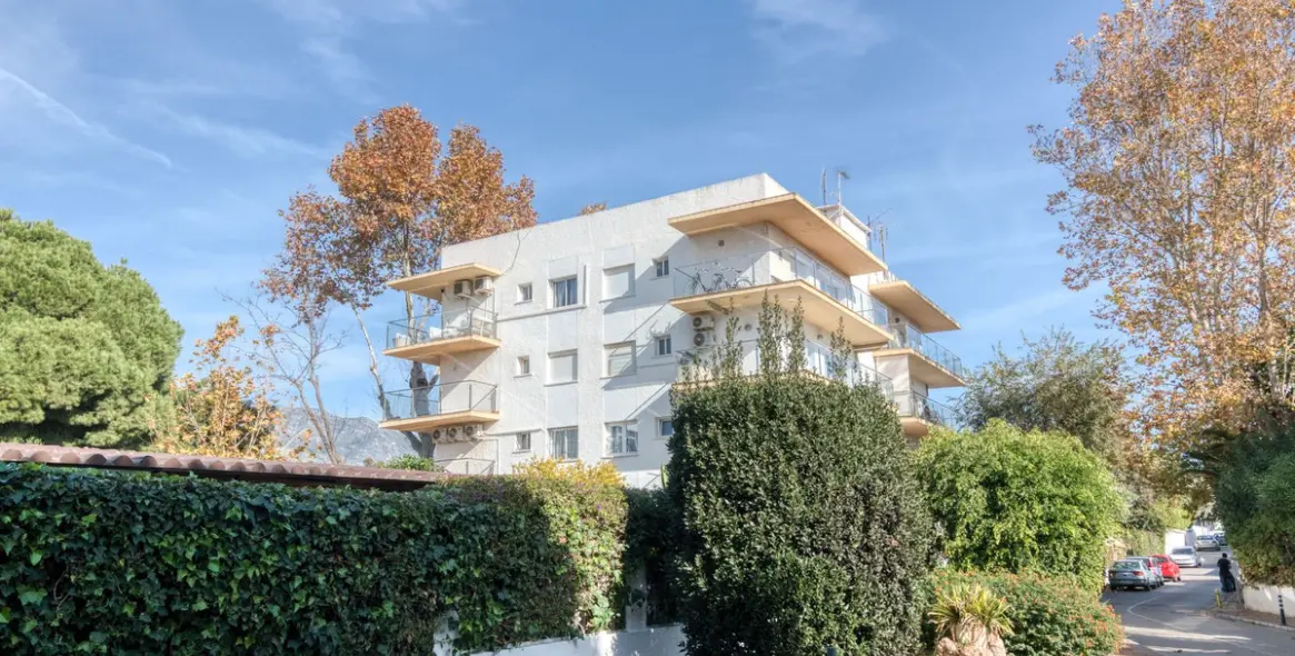 Venta de apartamento en planta media en The Golden Mile 22