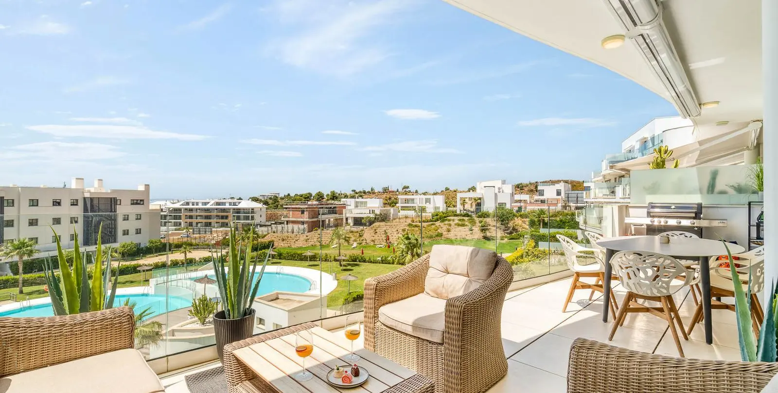 Sale of middle floor apartment in Fuengirola 1