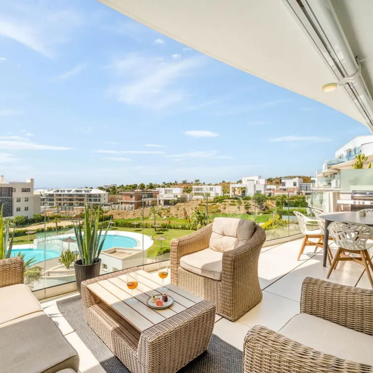 Sale of middle floor apartment in Fuengirola