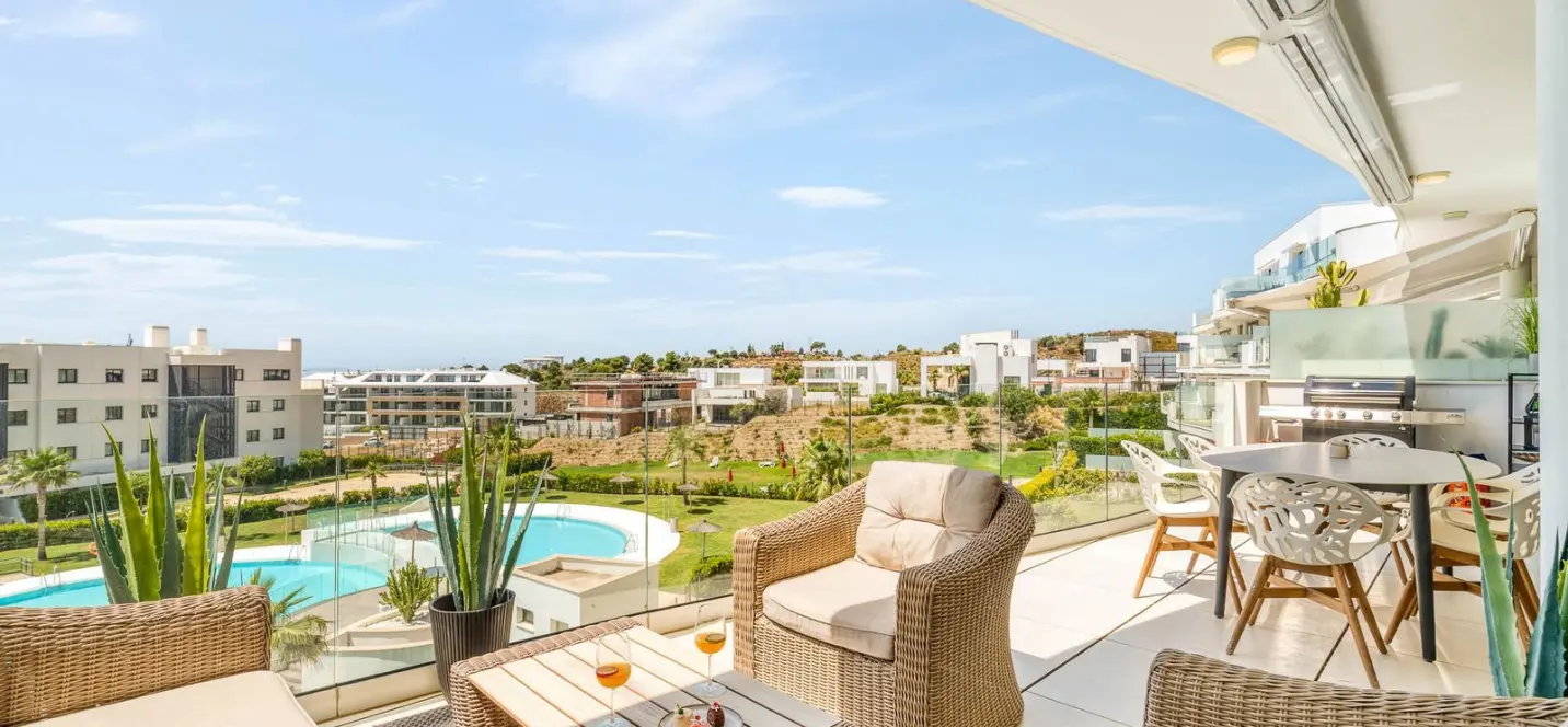 Sale of middle floor apartment in Fuengirola 0
