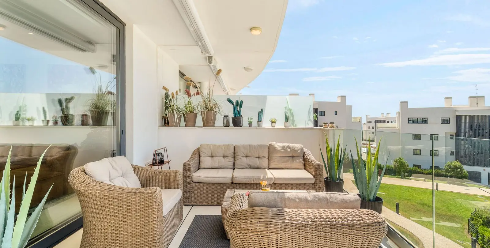 Sale of middle floor apartment in Fuengirola 3
