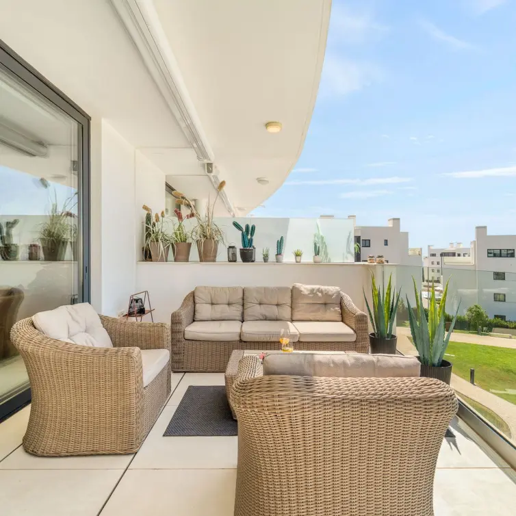 Sale of middle floor apartment in Fuengirola