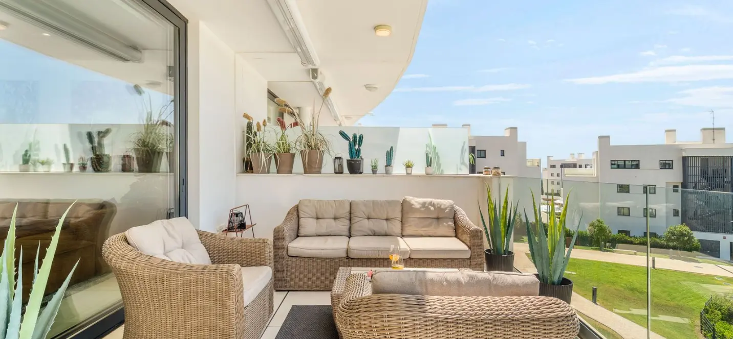 Sale of middle floor apartment in Fuengirola 2