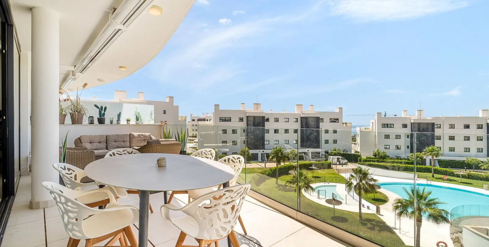 Sale of middle floor apartment in Fuengirola 4