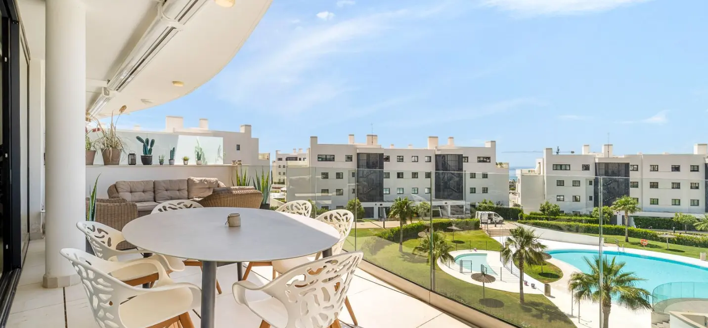 Sale of middle floor apartment in Fuengirola 3