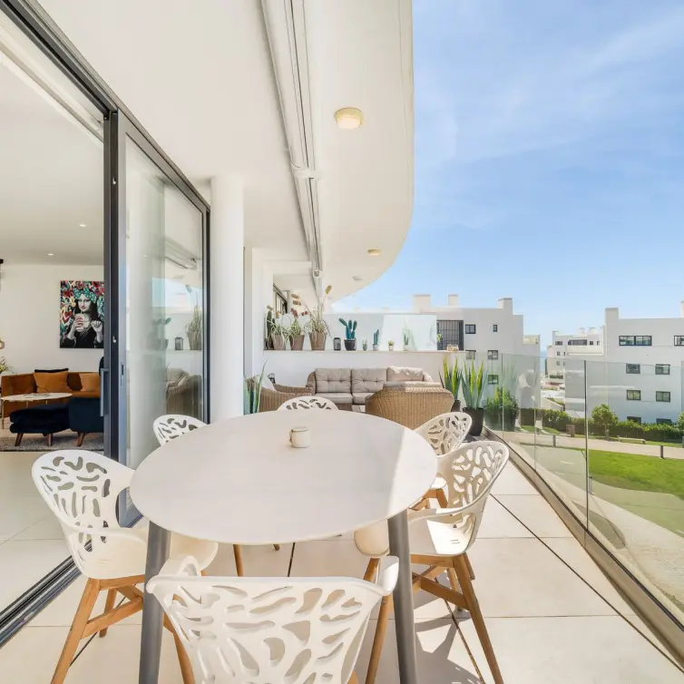 Sale of middle floor apartment in Fuengirola