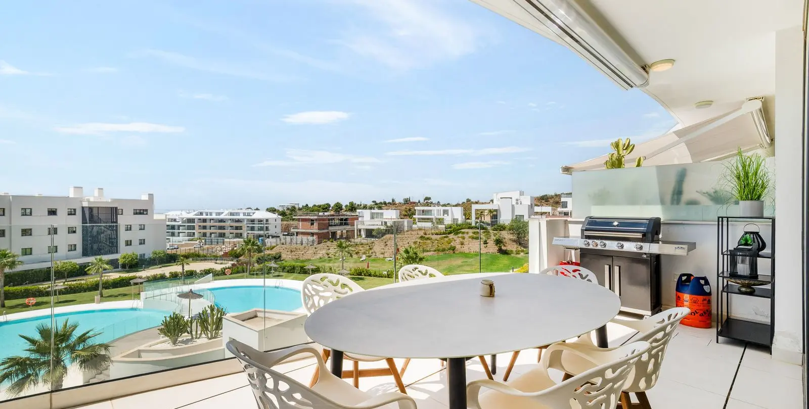 Sale of middle floor apartment in Fuengirola 6