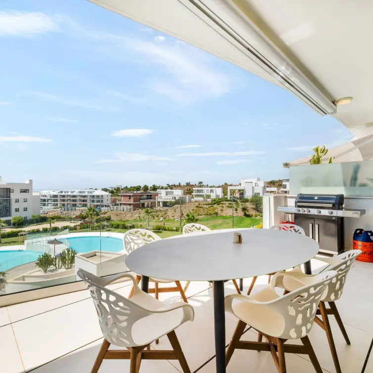 Sale of middle floor apartment in Fuengirola