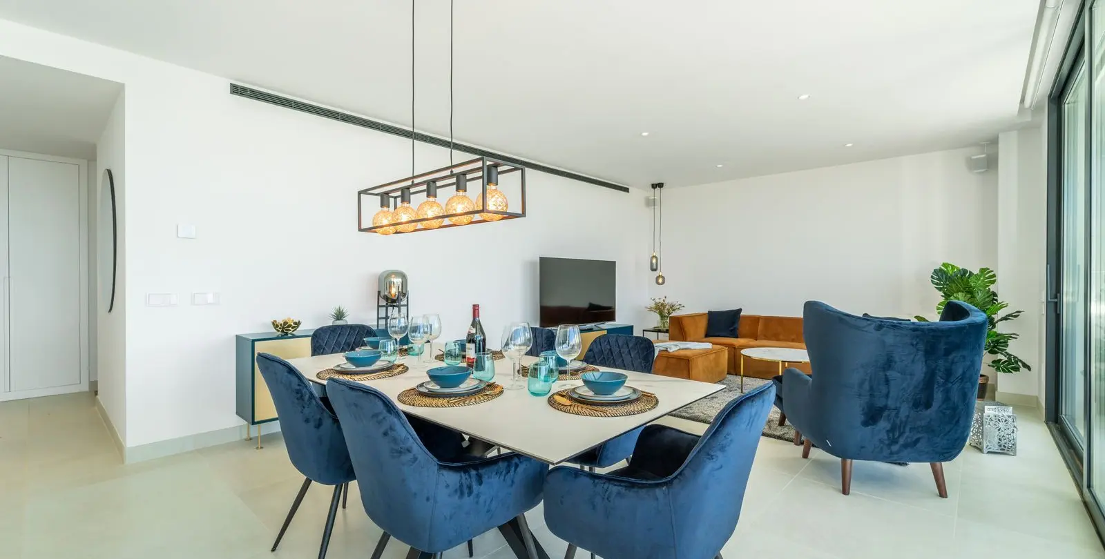 Sale of middle floor apartment in Fuengirola 11