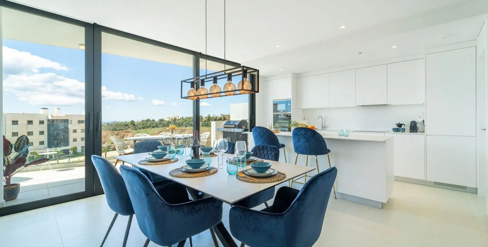 Sale of middle floor apartment in Fuengirola 16