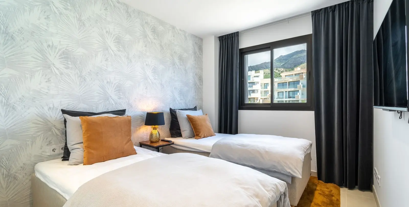 Sale of middle floor apartment in Fuengirola 26