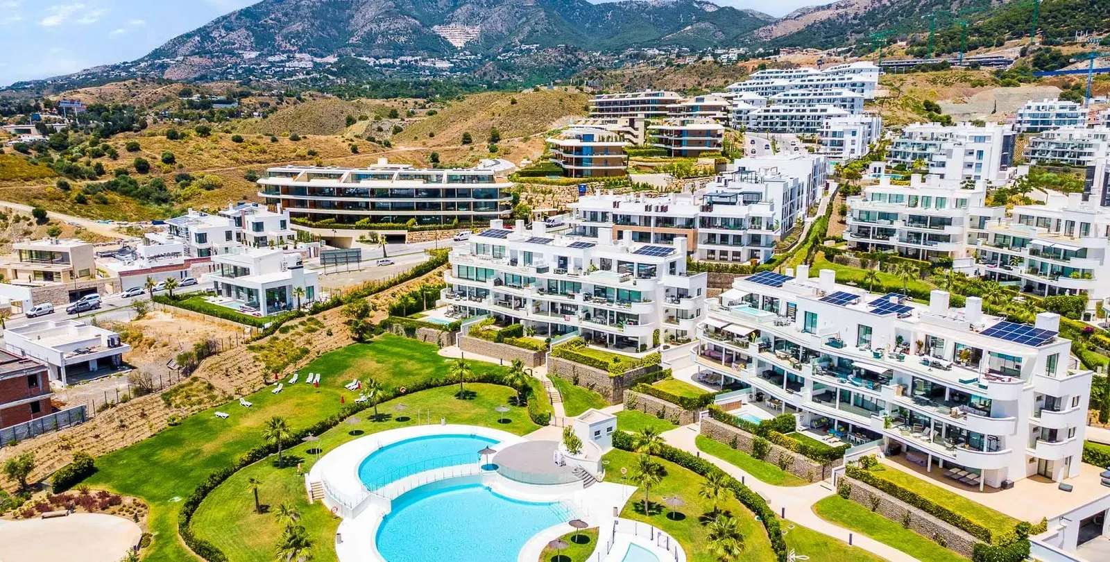 Sale of middle floor apartment in Fuengirola 32