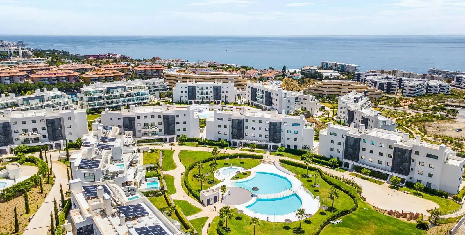 Sale of middle floor apartment in Fuengirola 34