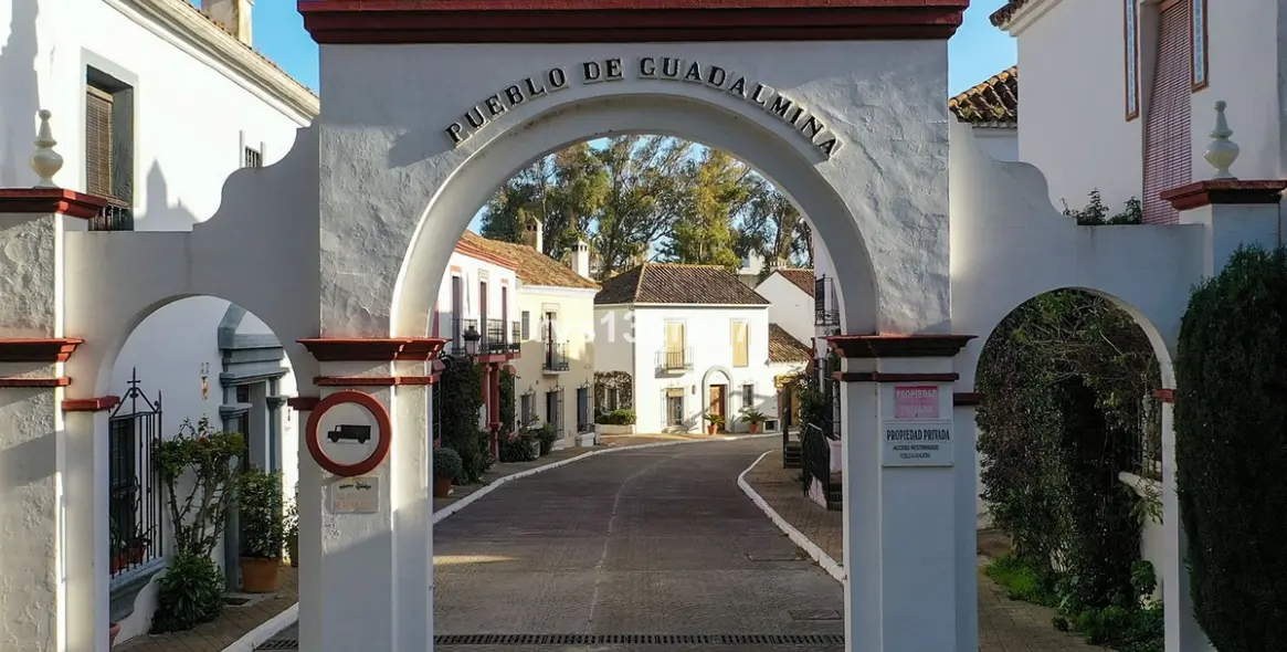 Venta de adosado en Guadalmina Baja 17