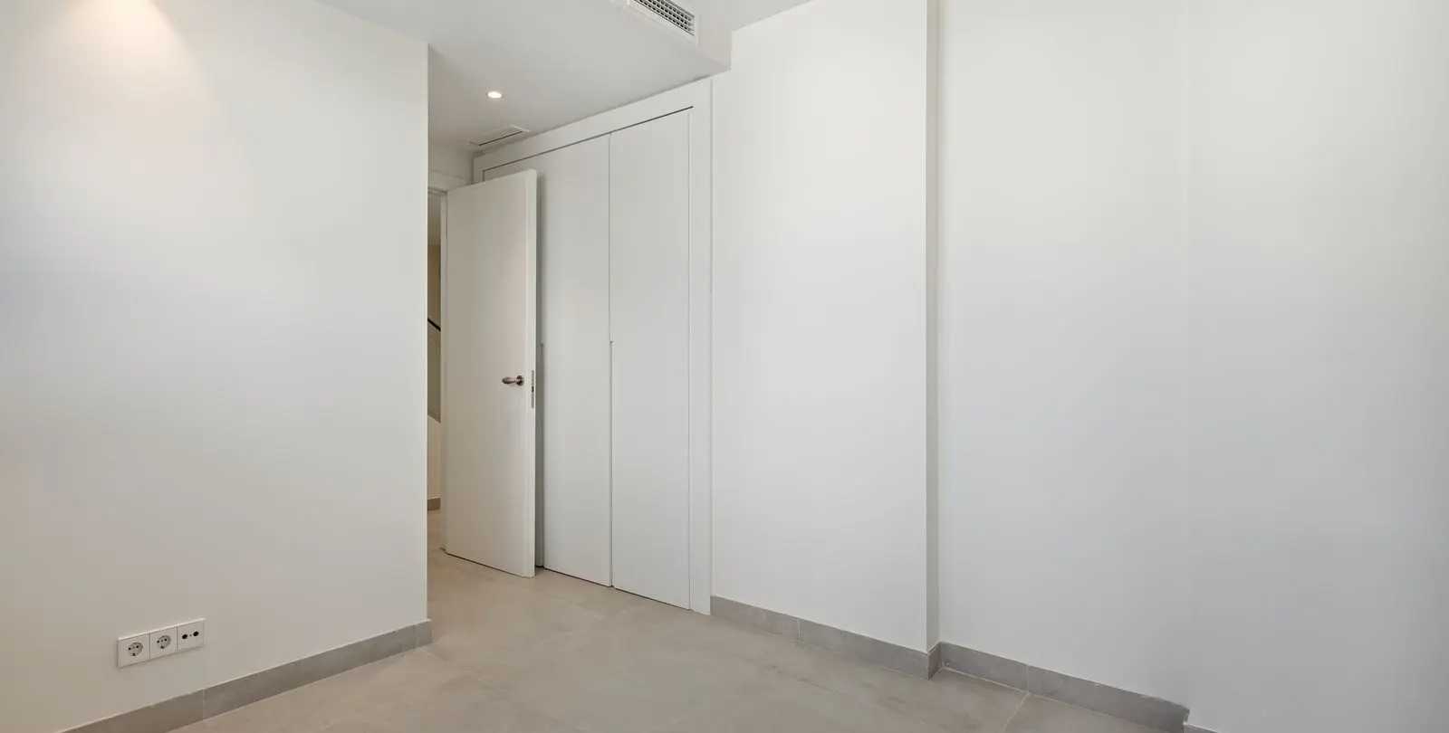 Sale of semi-detached house in San Pedro de Alcántara 18