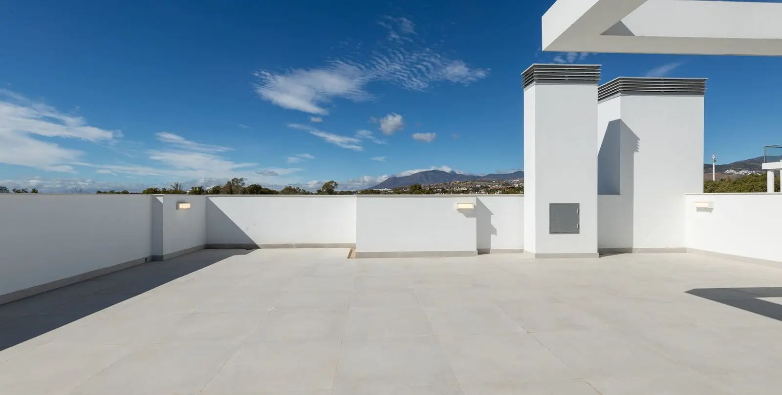 Sale of semi-detached house in San Pedro de Alcántara 22