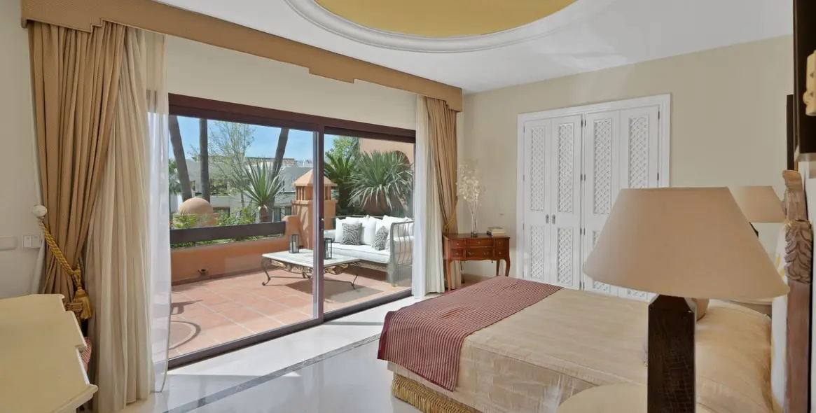 Venta de ático en Puerto Banús 10