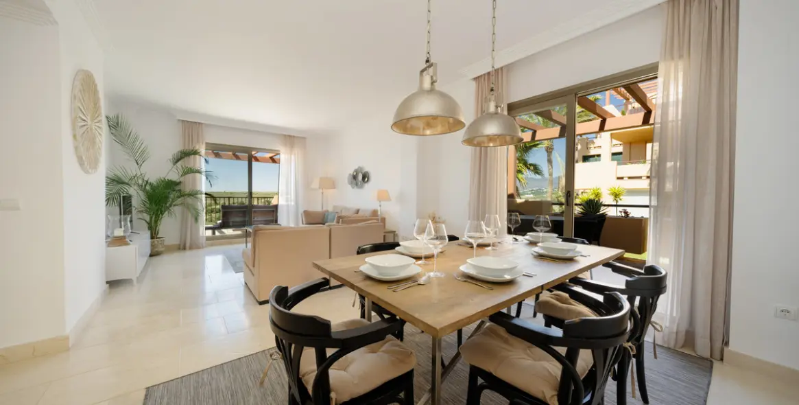 Short-term rent of middle floor apartment in Benahavís 1